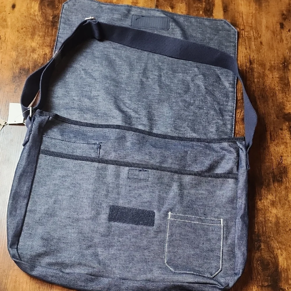 GAP | NWT Lightweight Navy Denim Laptop Shoulder Messenger‎ School Bag Pockets